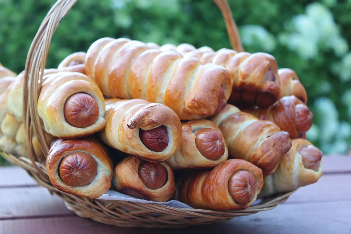 How to Host a Low-Waste Waterfront Picnic: A Local Guide